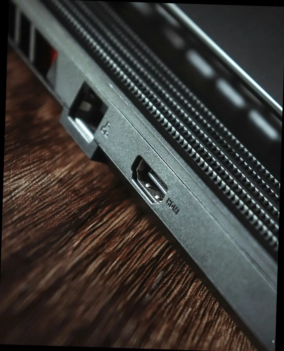 연결성은 기본, 배터리까지? ASUS ROG Strix Scar 16의 확장성과 이동성